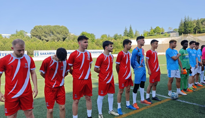 subu-akyazi-saglik-futbol-takimi-ilk-katildigi-turnuvada-kupa-ile-dondudmp2wwwwcf