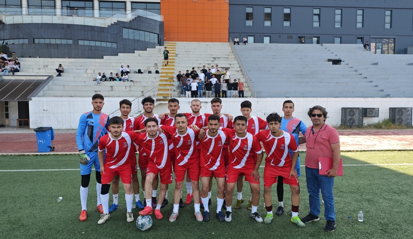 subu-akyazi-saglik-futbol-takimi-ilk-katildigi-turnuvada-kupa-ile-dondudmp2wwwwcf