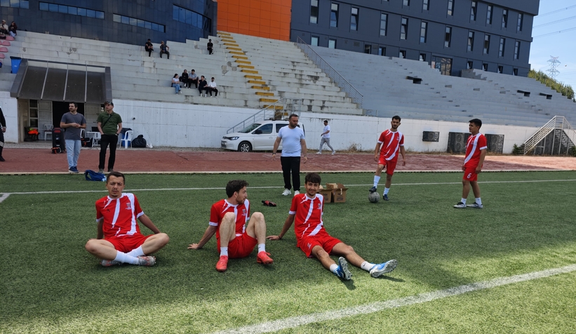 subu-akyazi-saglik-futbol-takimi-ilk-katildigi-turnuvada-kupa-ile-dondudmp2wwwwcf