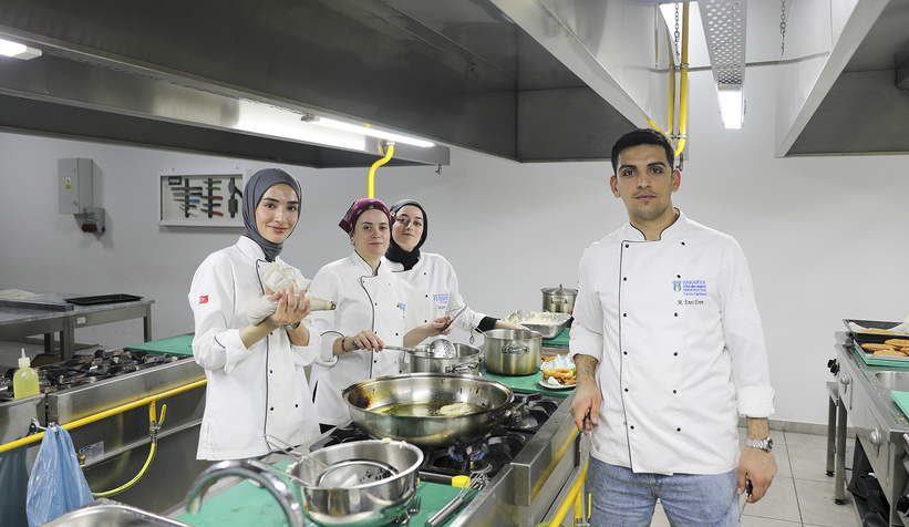 SUBÜ'de sokak lezzetlerinin tanıtıldı