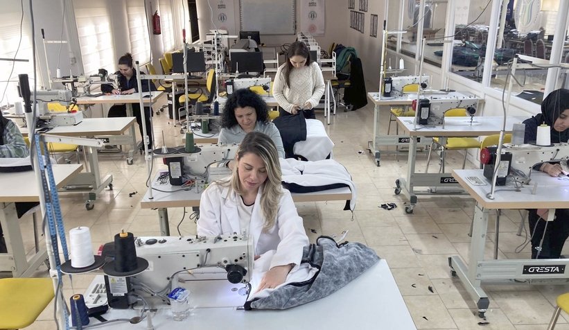 SUBÜ depremzedeler için kışlık kıyafet üretiyor