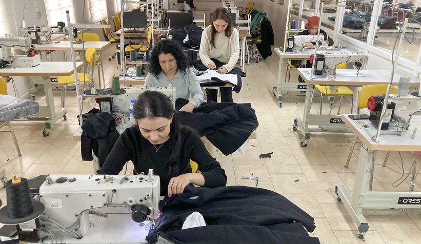 SUBÜ depremzedeler için kışlık kıyafet üretiyor