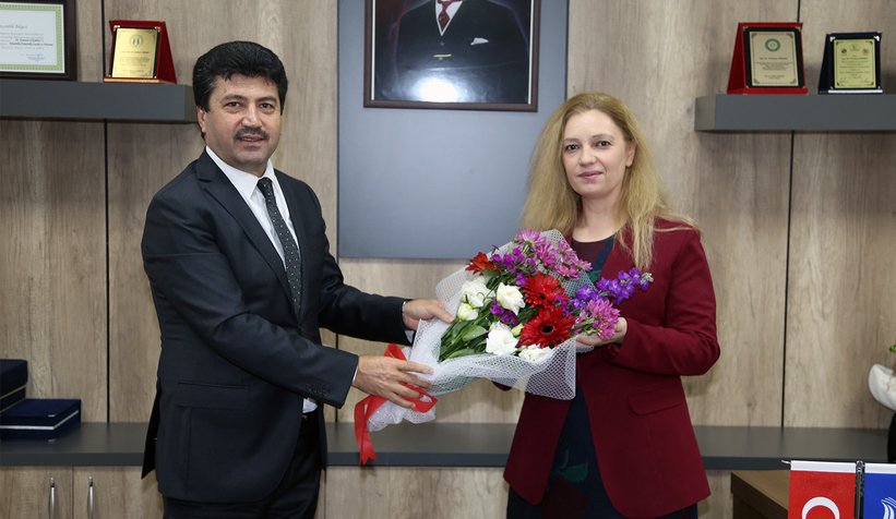 SUBÜ Sağlık Bilimleri Fakültesi'nde Bayrak değişimi