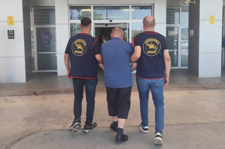 suc-makinesi-saklandigi-evde-yakalandim1jaznorrj