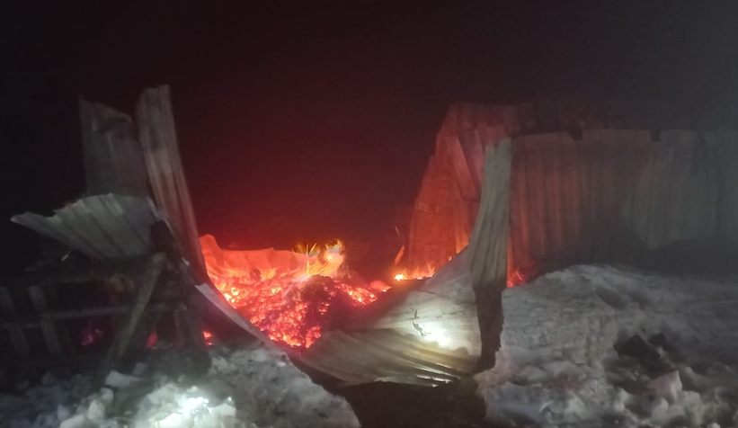 Sultanpınarı Yaylası'nda iki ev yandı