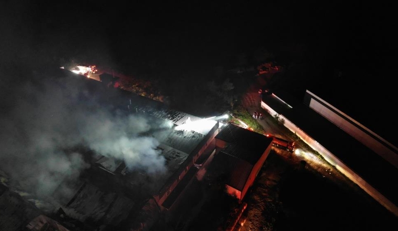 Sünger fabrikası yandı