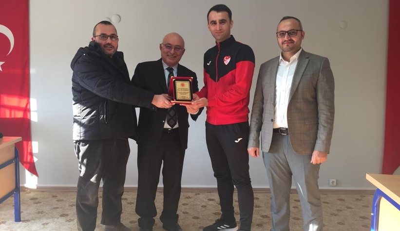 Süper Lig hakemi Karaoğlan Akyazı'da öğrencilerle buluştu