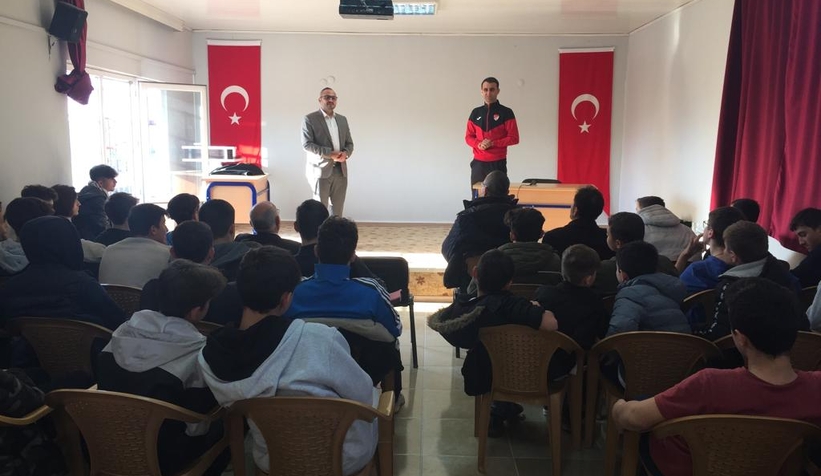 Süper Lig hakemi Karaoğlan Akyazı'da öğrencilerle buluştu