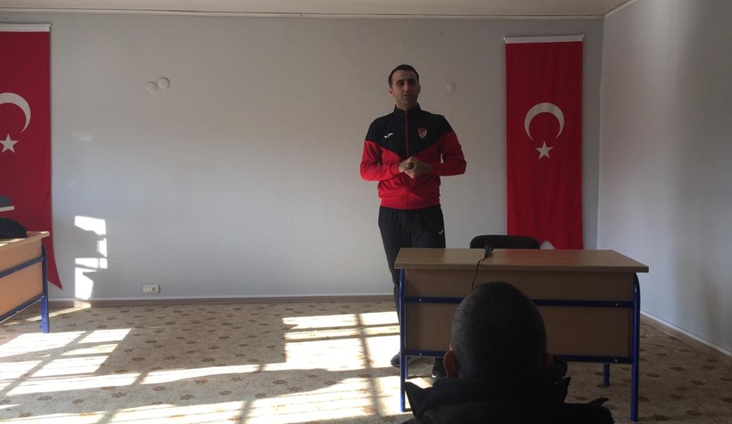 Süper Lig hakemi Karaoğlan Akyazı'da öğrencilerle buluştu
