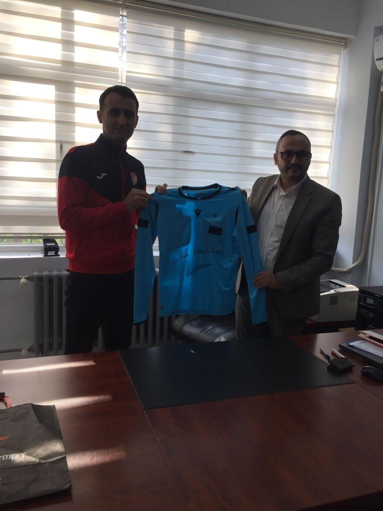 Süper Lig hakemi Karaoğlan Akyazı'da öğrencilerle buluştu