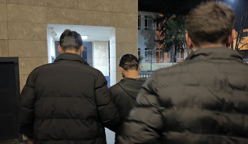 Şüphe üzerine durduruldu, göçmen kaçakçısı çıktı