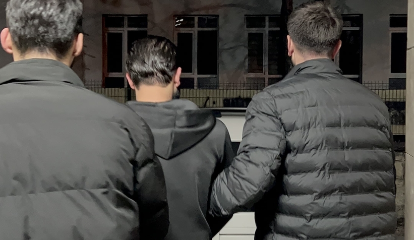 Şüphe üzerine durduruldu, göçmen kaçakçısı çıktı