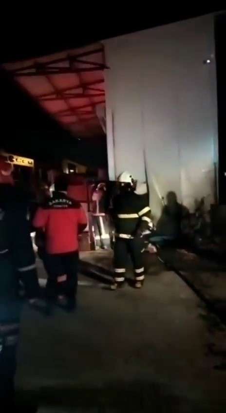 Süpürge imalathanesinde yangın