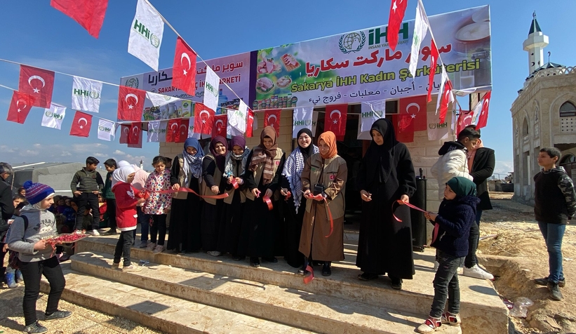 suriye-nin-idlib-ve-azez-bolgelerine-yardim-elid1c4m3prtx