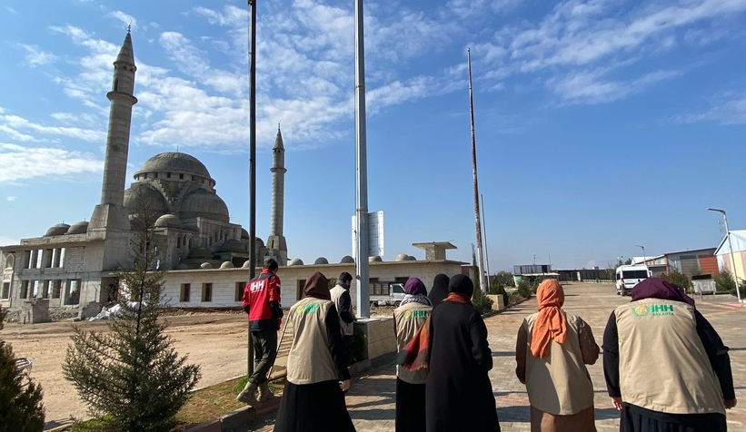 suriye-nin-idlib-ve-azez-bolgelerine-yardim-elid1c4m3prtx