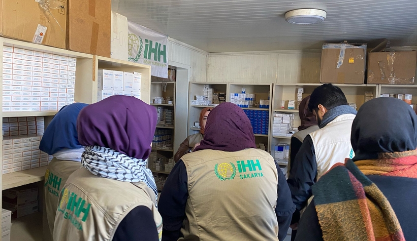 suriye-nin-idlib-ve-azez-bolgelerine-yardim-elid1c4m3prtx