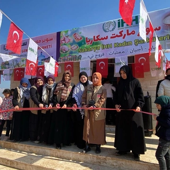 suriye-nin-idlib-ve-azez-bolgelerine-yardim-elid1c4m3prtx