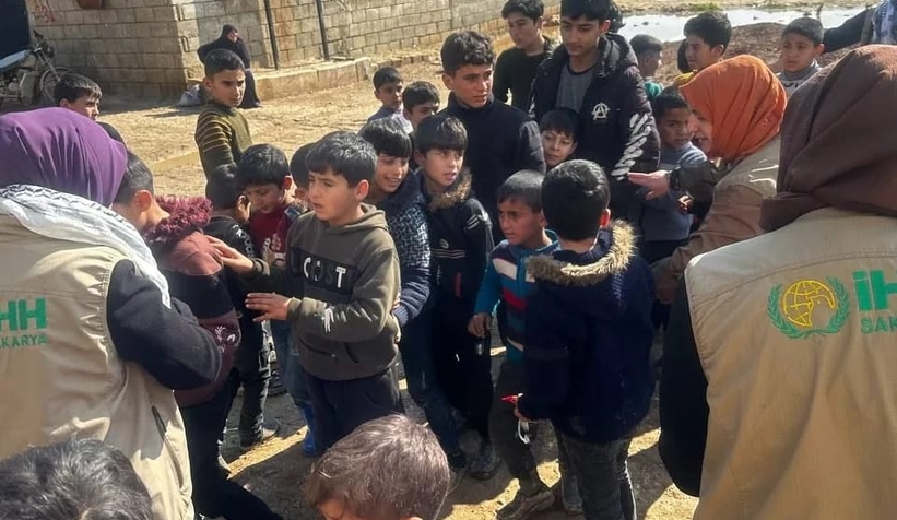 suriye-nin-idlib-ve-azez-bolgelerine-yardim-elid1c4m3prtx