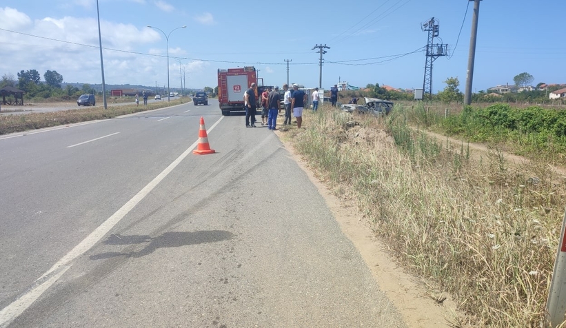  Sürücü otomobilinden metrelerce uzağa savruldu