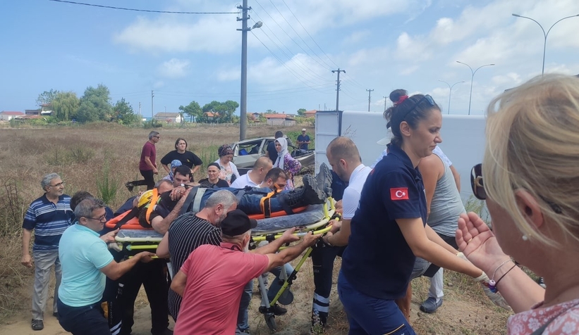  Sürücü otomobilinden metrelerce uzağa savruldu