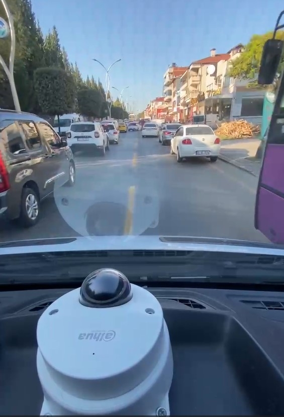 suruculer-ambulansa-boyle-yol-acticee1nm1jyt
