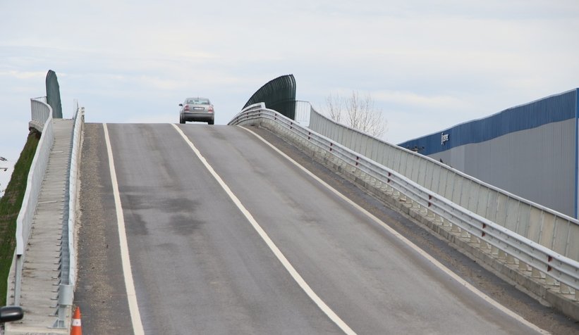 Sürücülerin kabusu olmuştu; Vakıf Köprüsü'nde eğim düşürülüyor