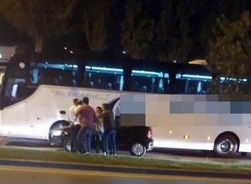 Sürücülerin yol kavgası kamerada