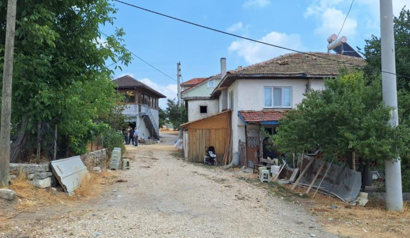 Süt sağarken akıma kapılıp öldü