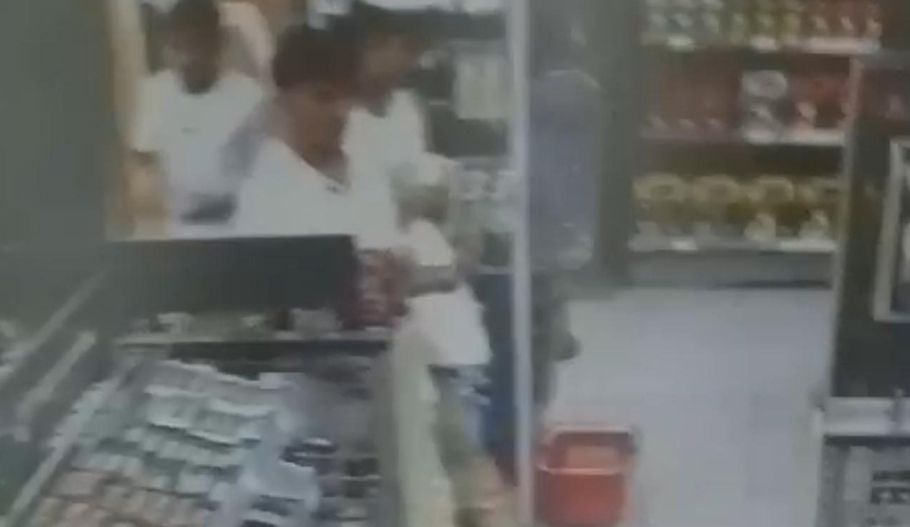 Tabancasını tuvalette unuttu