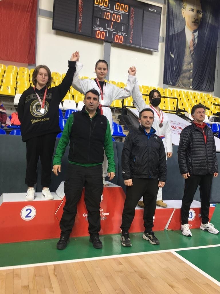 Taekwondo'da Akyazı rüzgarı esti