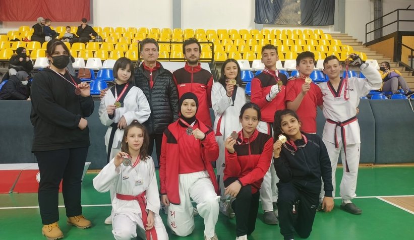 Taekwondo'da Akyazı rüzgarı esti