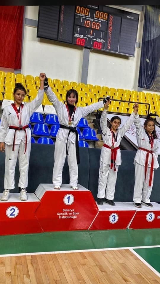 Taekwondo'da Akyazı rüzgarı esti