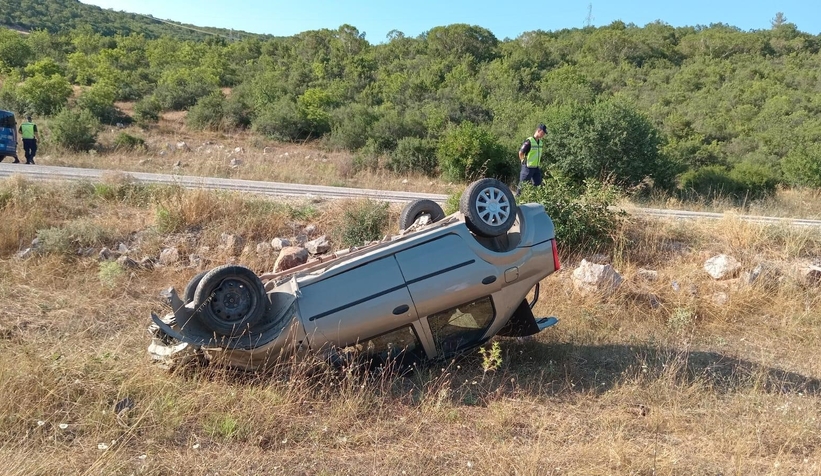 Takla atan otomobil şarampole yuvarlandı: 2 yaralı