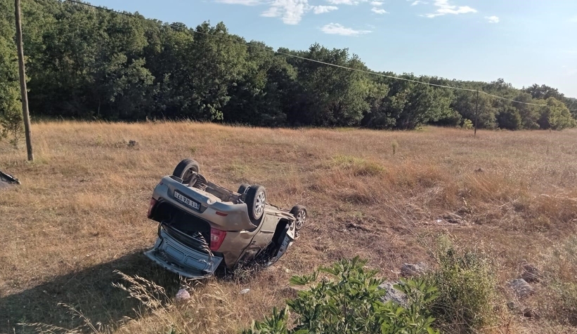 Takla atan otomobil şarampole yuvarlandı: 2 yaralı