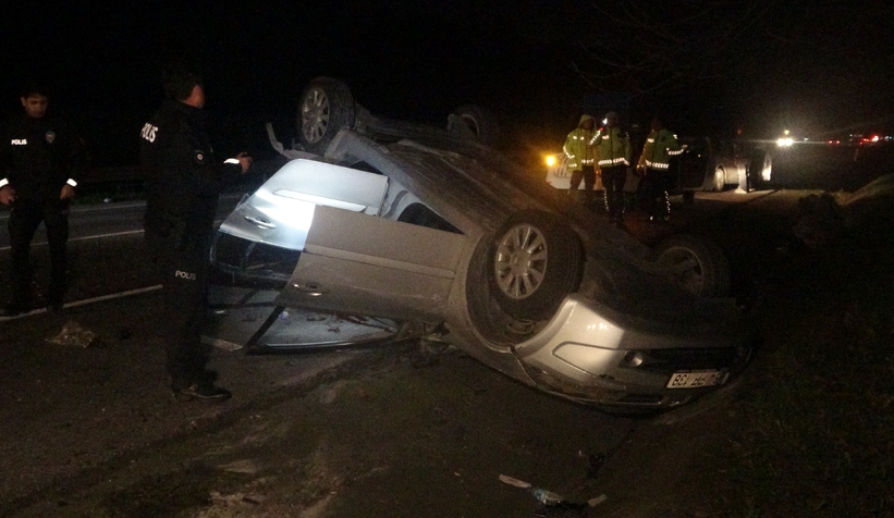 Takla atan otomobil su kanalına düştü