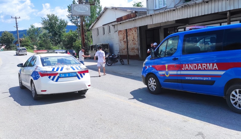 Takla atan otomobildeki 6 kişi yaralandı