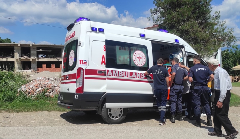 Takla atan otomobildeki 6 kişi yaralandı