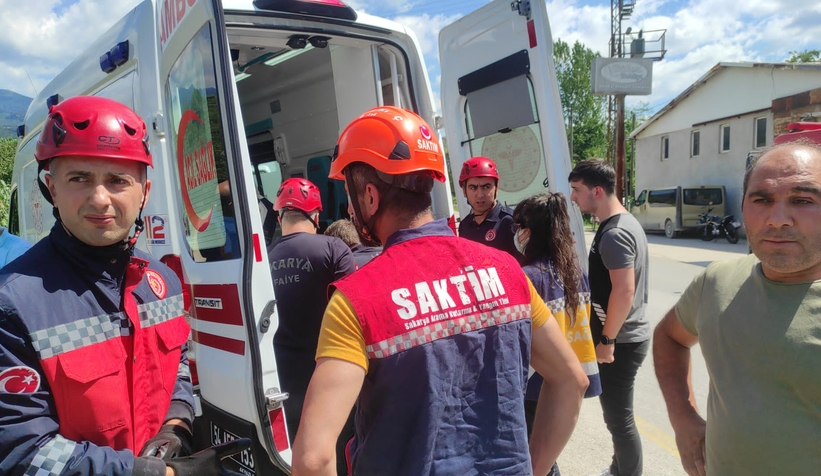 Takla atan otomobildeki 6 kişi yaralandı