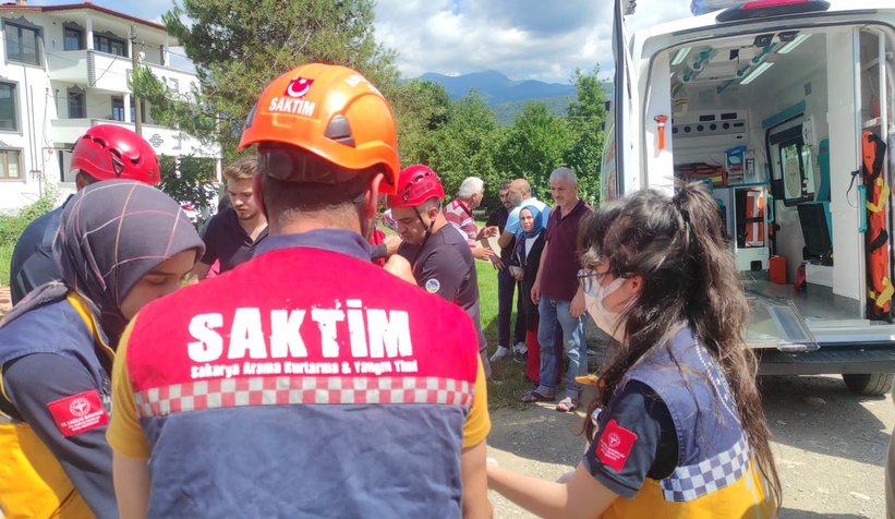 Takla atan otomobildeki 6 kişi yaralandı