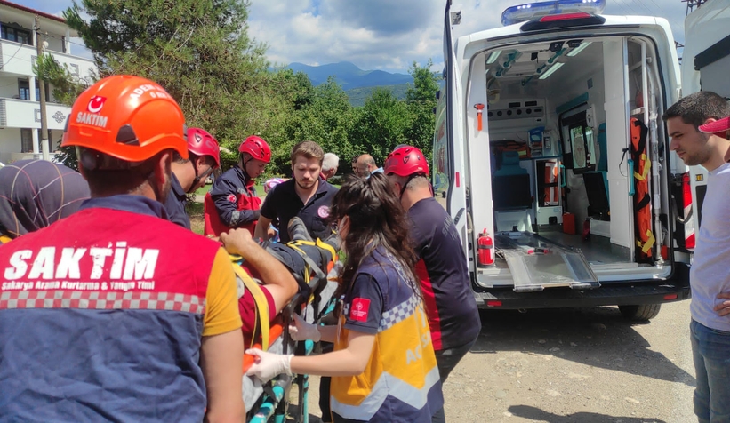 Takla atan otomobildeki 6 kişi yaralandı