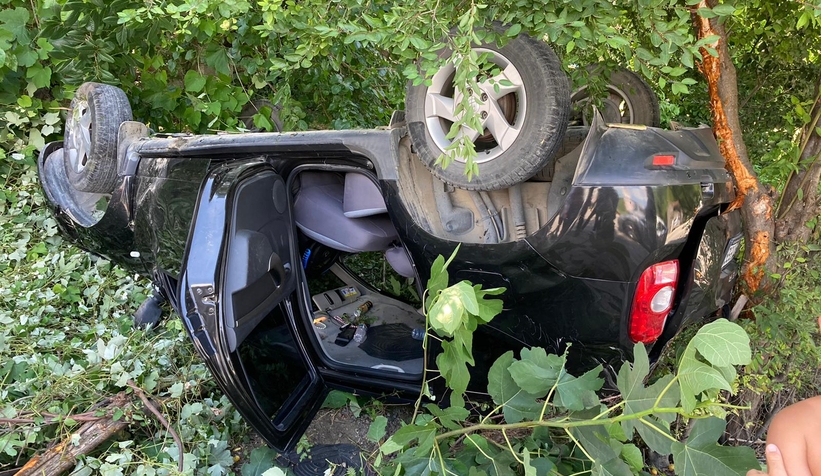 Takla atan otomobildeki 6 kişi yaralandı