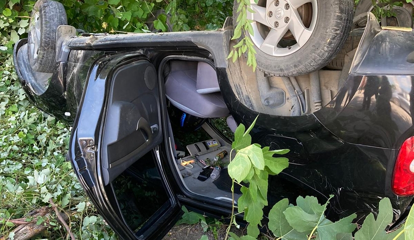 Takla atan otomobildeki 6 kişi yaralandı