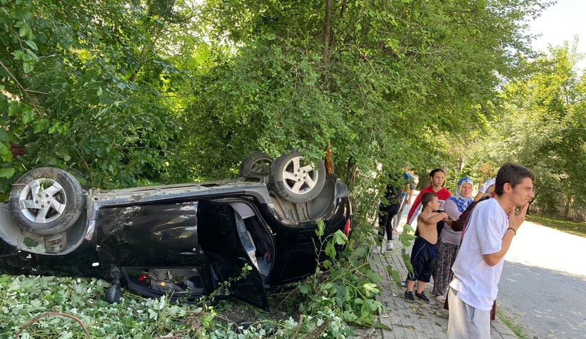 Takla atan otomobildeki 6 kişi yaralandı