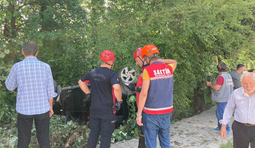 Takla atan otomobildeki 6 kişi yaralandı