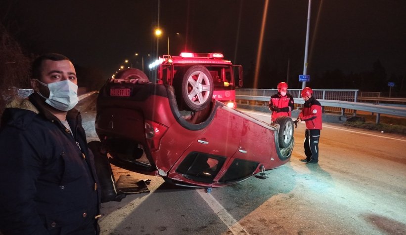 Takla atan otomobilden çıkıp kaçtı