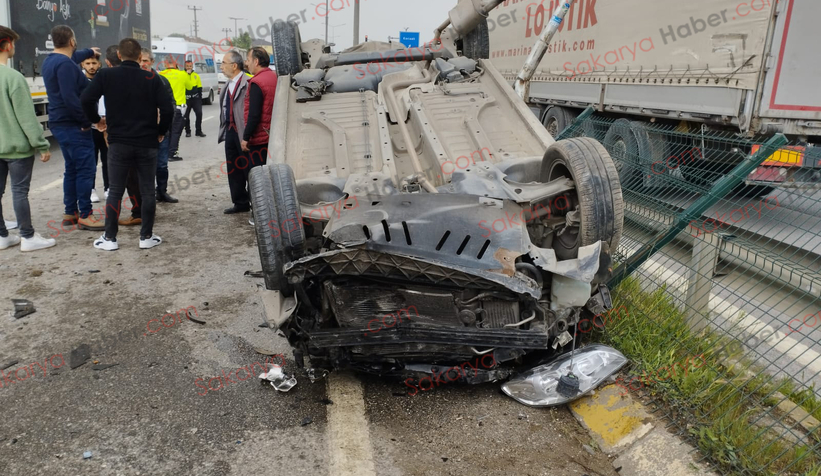 Takla Attı 2 kişi araç içerisinde sıkıştı