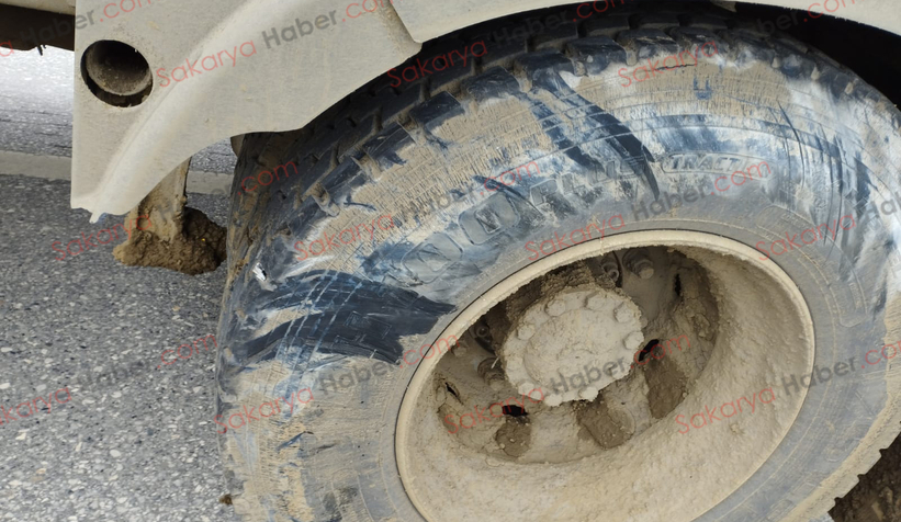 Takla Attı 2 kişi araç içerisinde sıkıştı