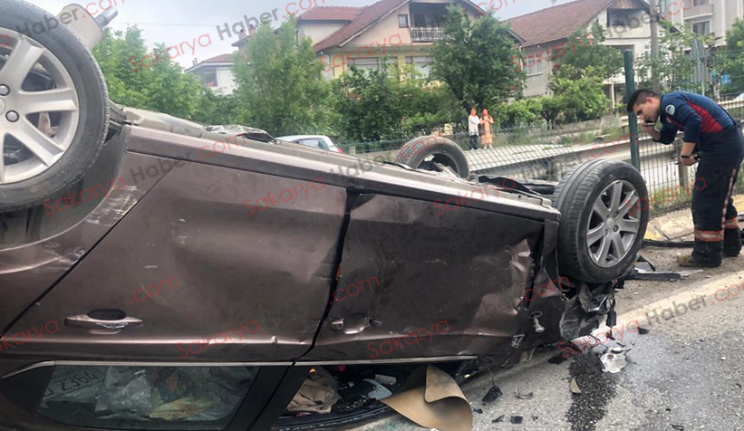 Takla Attı 2 kişi araç içerisinde sıkıştı