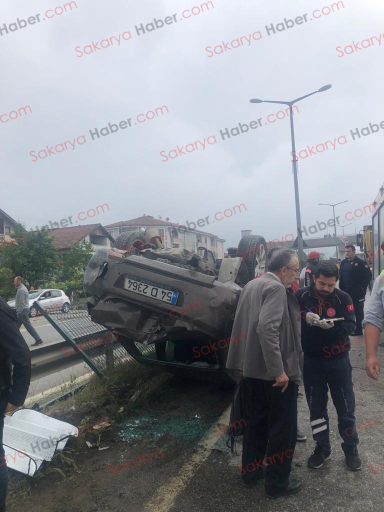 Takla Attı 2 kişi araç içerisinde sıkıştı