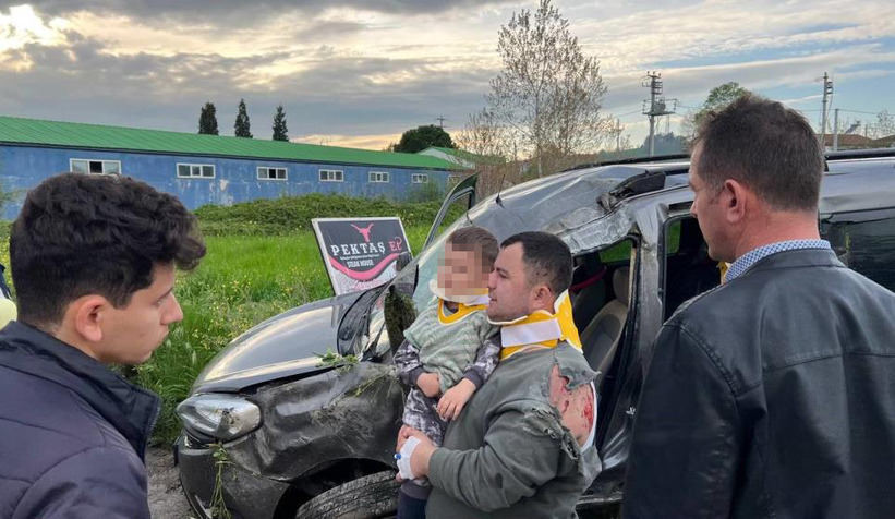 Taklalar atan araçta 5 kişi yaralandı